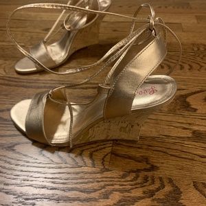 Lilly Pulitzer Gold wedge Sandals